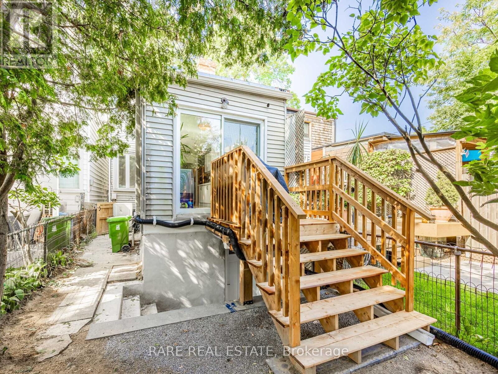 Lower - 727 Rhodes Avenue, Toronto, Ontario  M4J 4X5 - Photo 2 - E12398940