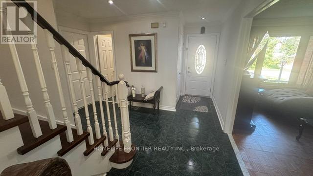 30 Gatesgill Street, Brampton (Brampton West), Ontario  L6X 3T2 - Photo 5 - W12398856