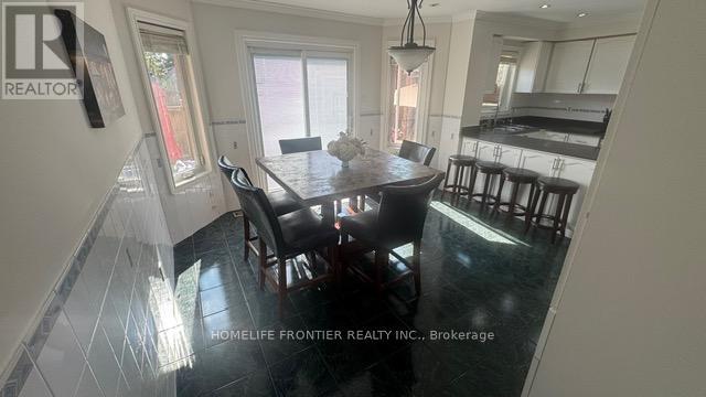30 Gatesgill Street, Brampton (Brampton West), Ontario  L6X 3T2 - Photo 9 - W12398856