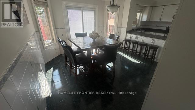 30 Gatesgill Street, Brampton (Brampton West), Ontario  L6X 3T2 - Photo 10 - W12398856