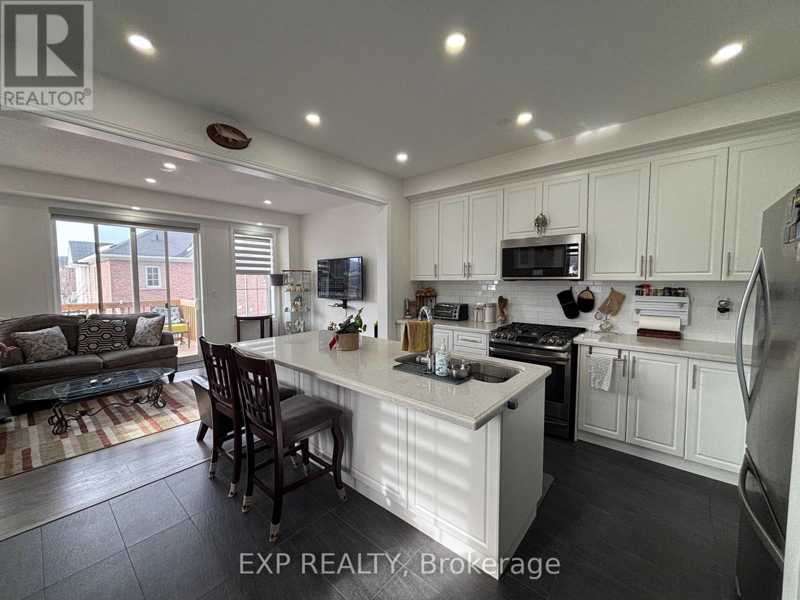 34 Faye Street, Brampton, Ontario  L6P 4M9 - Photo 6 - W12398942