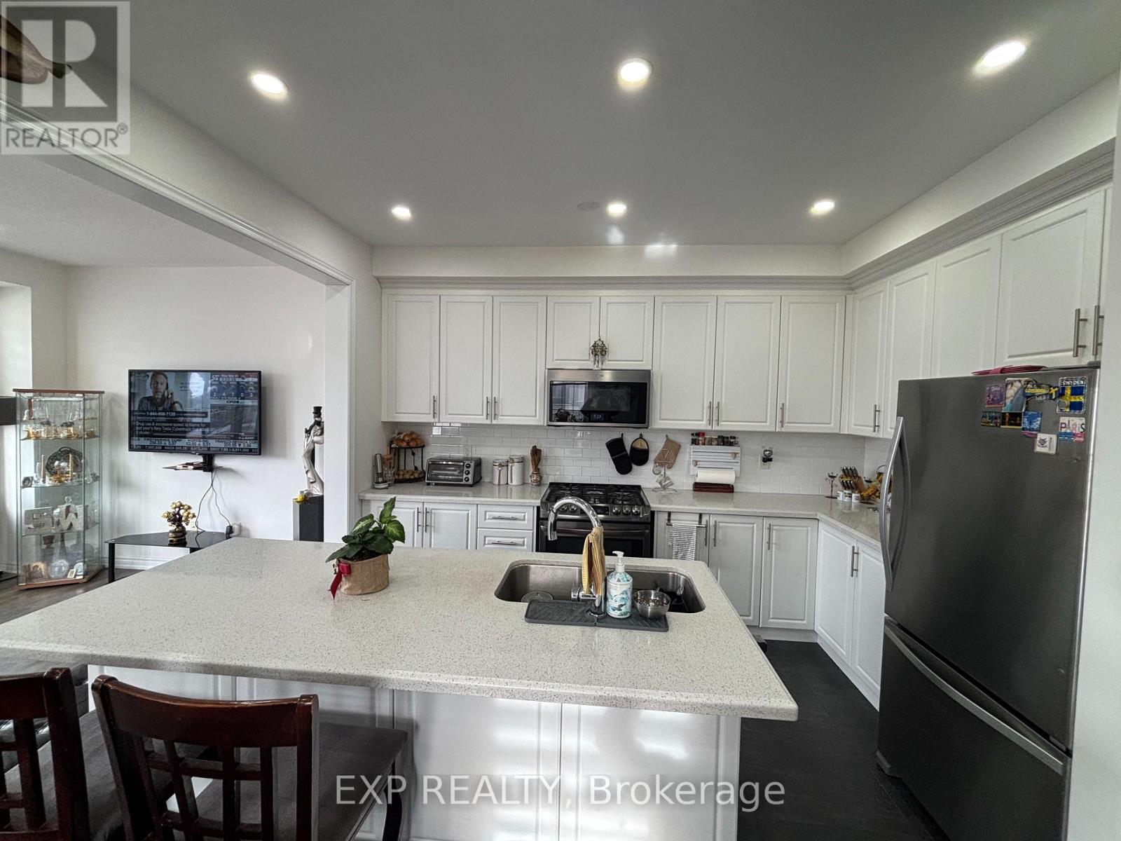 34 Faye Street, Brampton, Ontario  L6P 4M9 - Photo 7 - W12398942