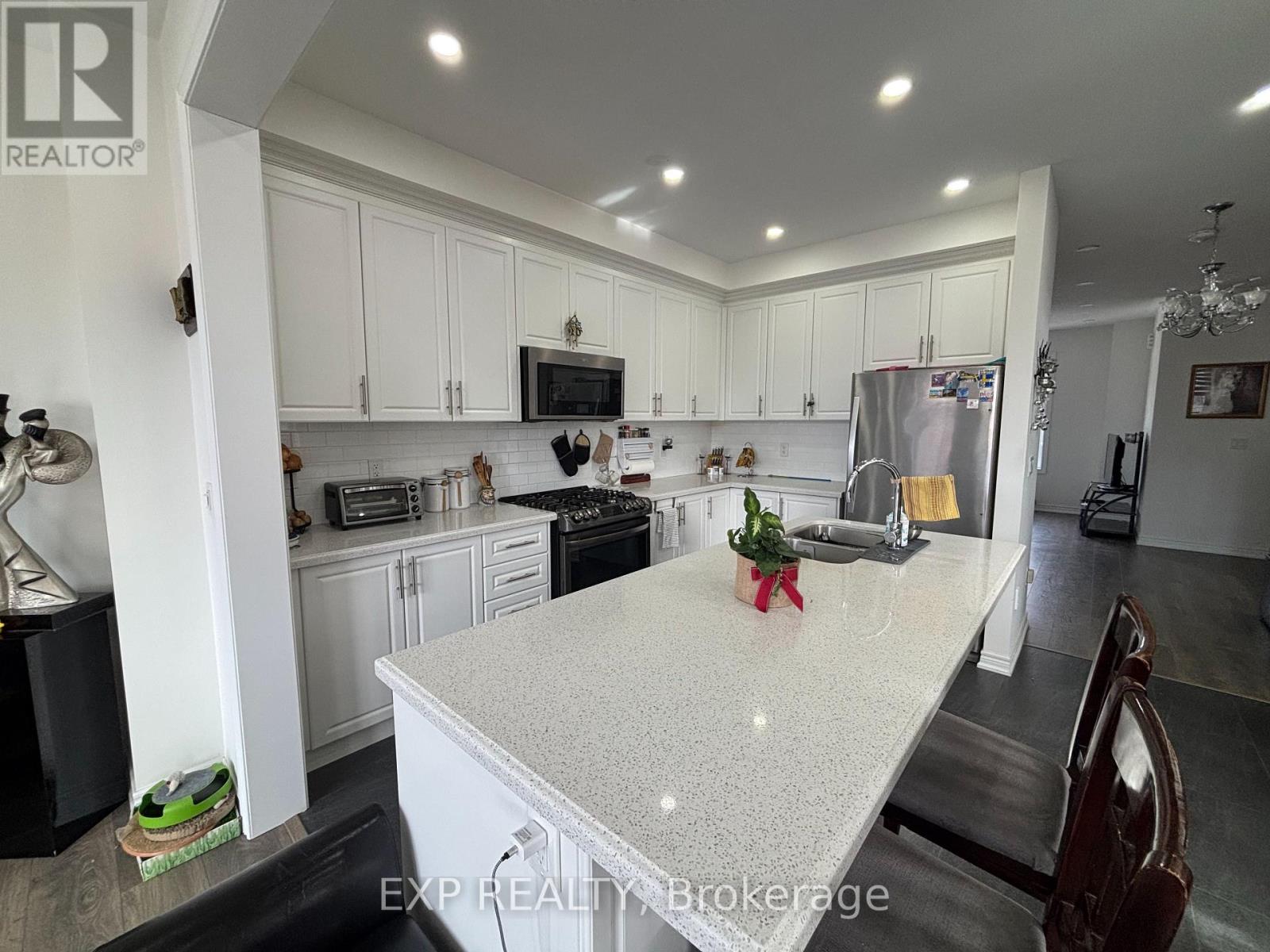 34 Faye Street, Brampton, Ontario  L6P 4M9 - Photo 8 - W12398942