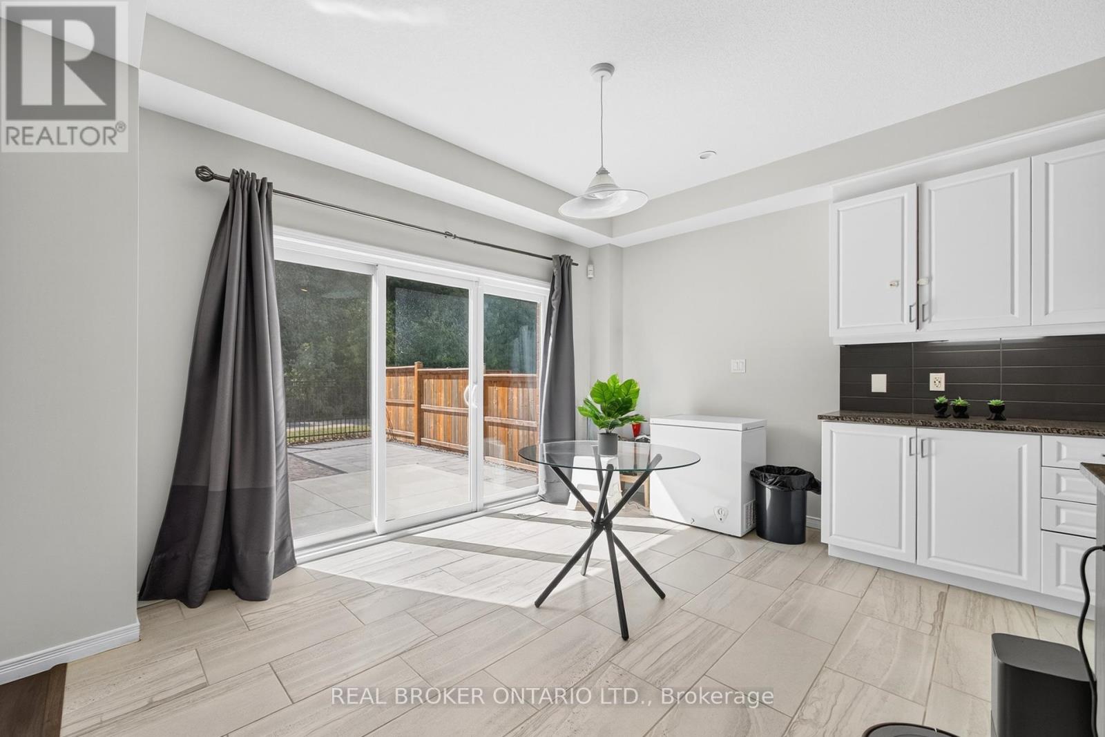 326 Moorlands Crescent, Kitchener, Ontario  N2P 0C5 - Photo 6 - X12366099