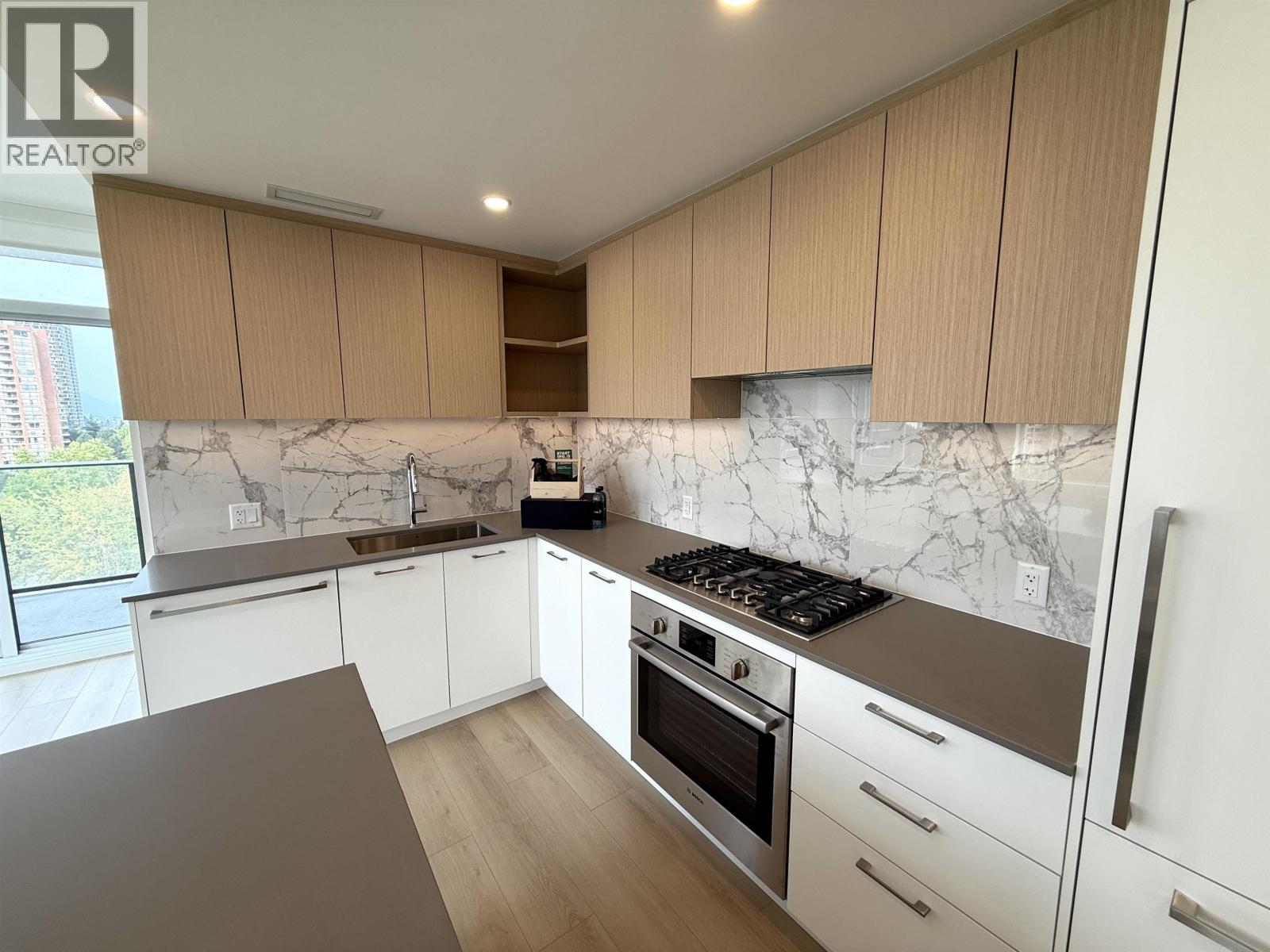 9XX 6468 WILLINGDON AVENUE, Burnaby, British Columbia