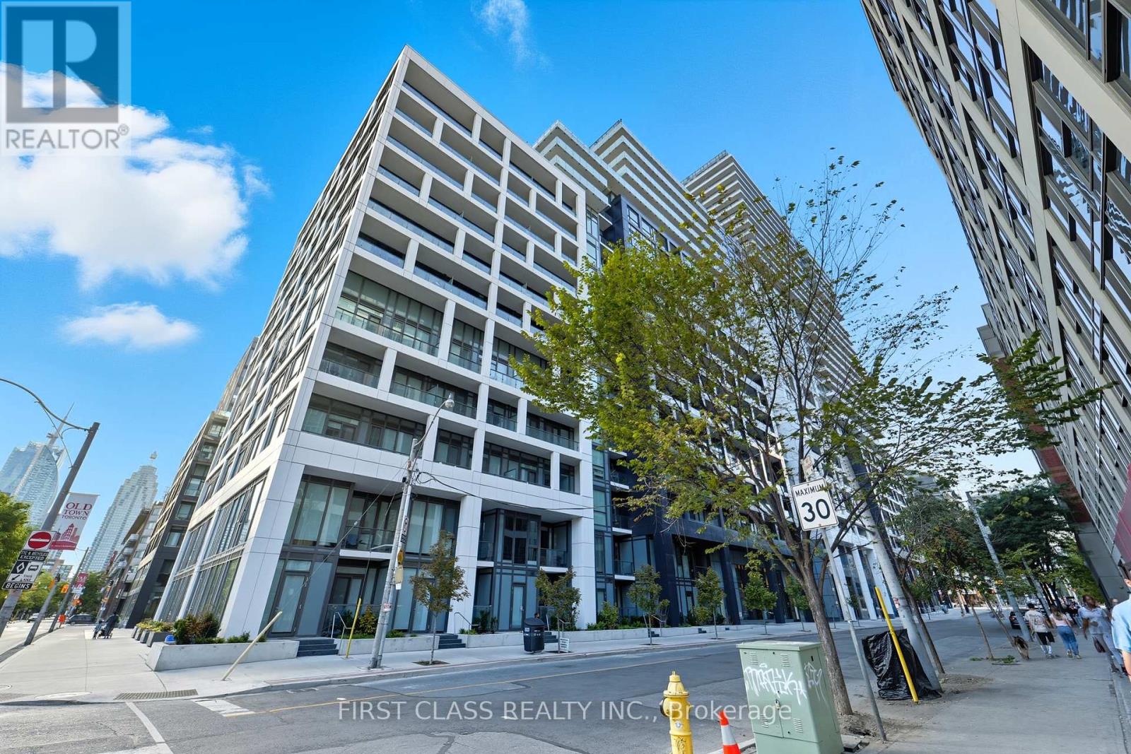 2706 E - 70 Princess Street, Toronto, Ontario  M5A 0X6 - Photo 2 - C12398966