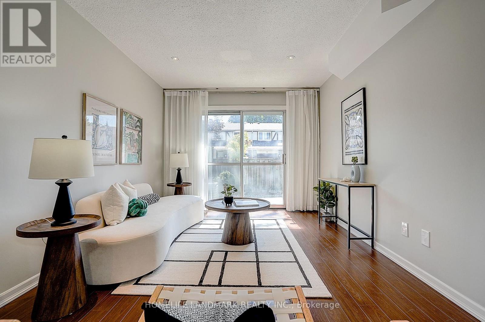Property at 25 BRACKEN FERN WAY image 3