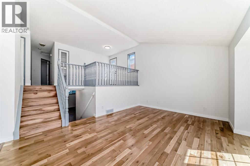 183 Applefield Close Se, Calgary, Alberta  T2A 7P8 - Photo 3 - A2256221