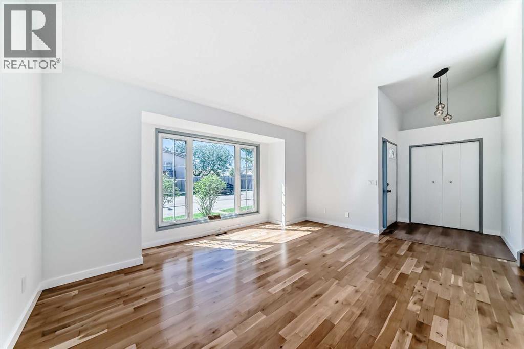 183 Applefield Close Se, Calgary, Alberta  T2A 7P8 - Photo 4 - A2256221