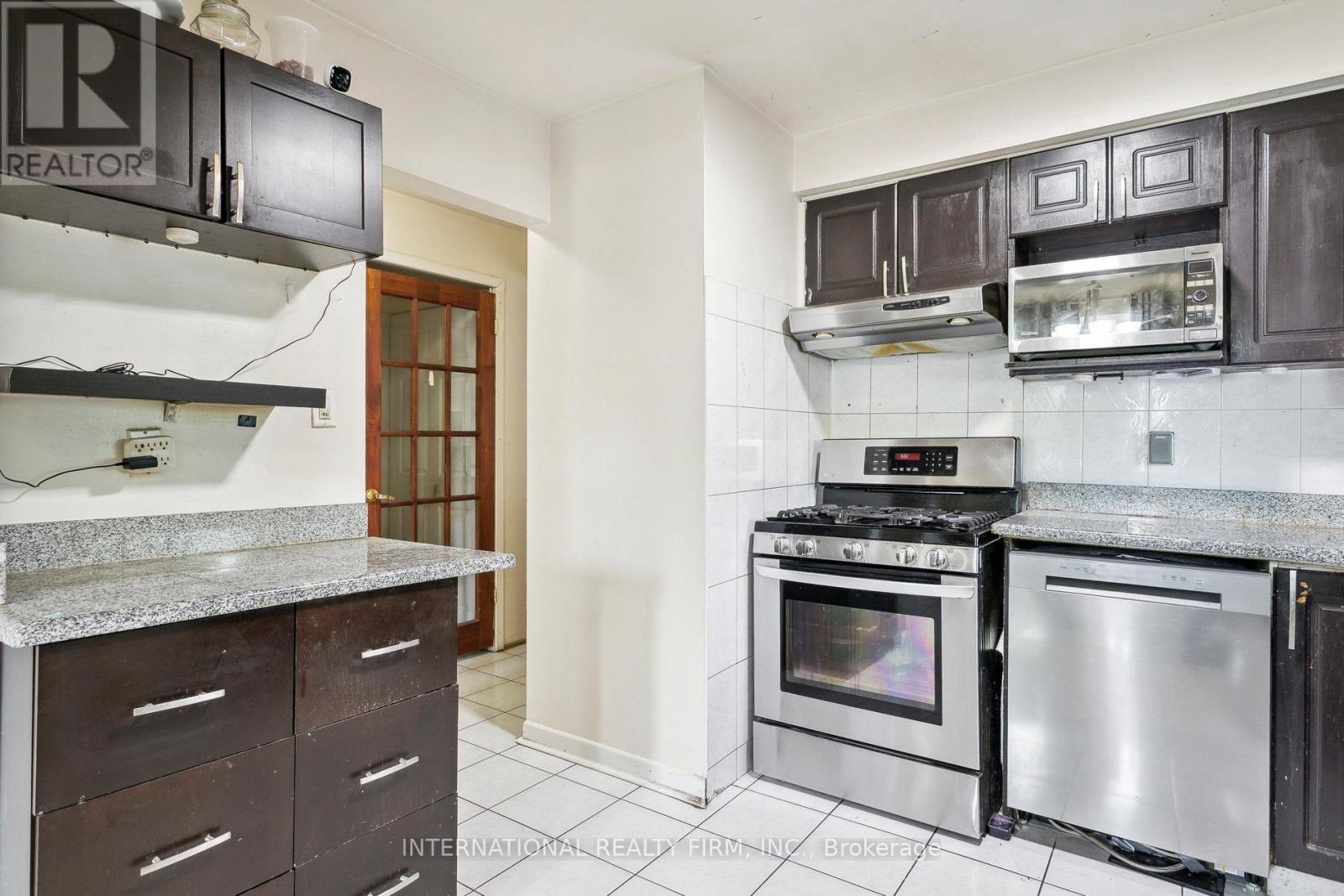 106 - 250 John Garland Boulevard, Toronto (West Humber-Clairville), Ontario  M9V 1N8 - Photo 16 - W12398967