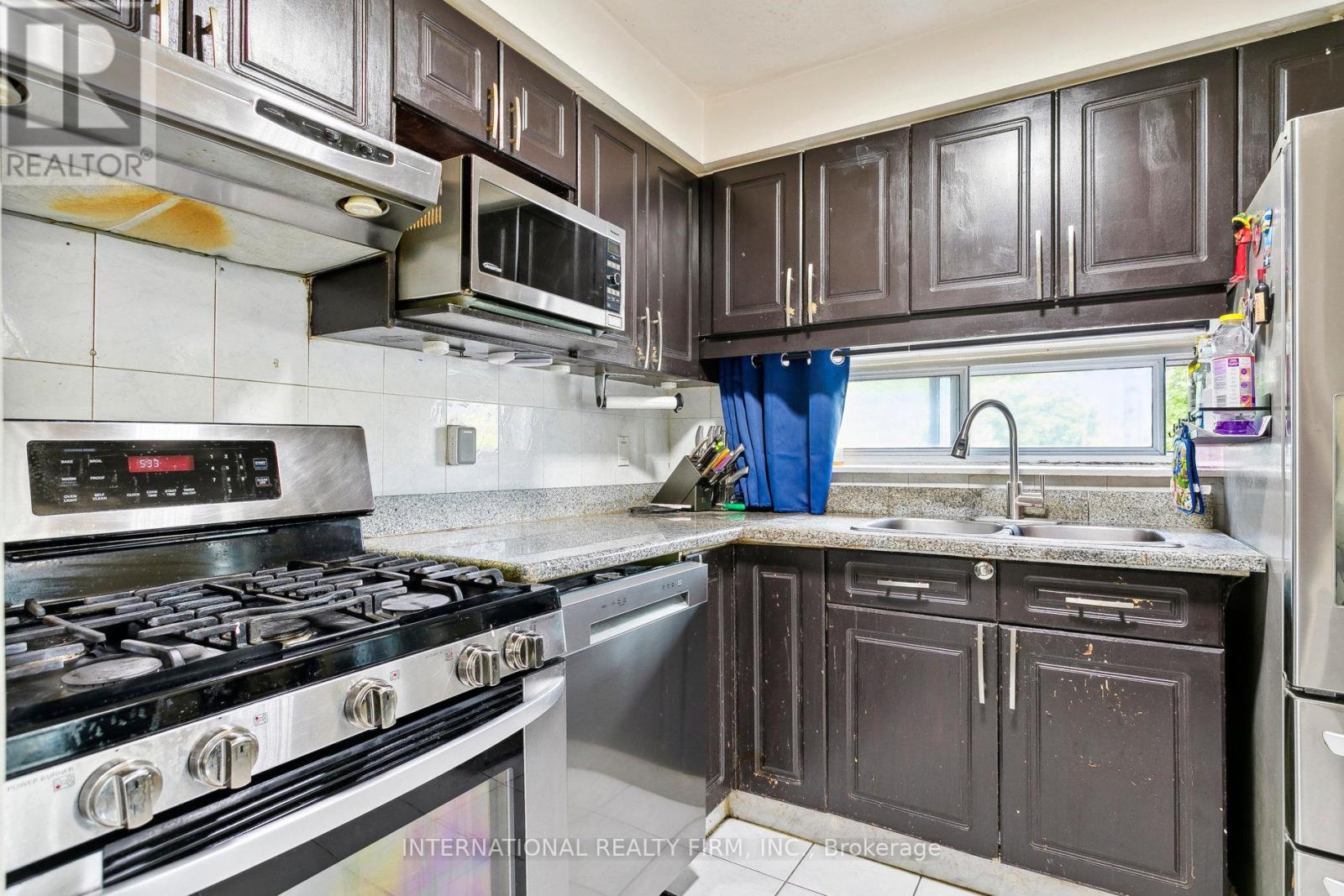 106 - 250 John Garland Boulevard, Toronto (West Humber-Clairville), Ontario  M9V 1N8 - Photo 19 - W12398967