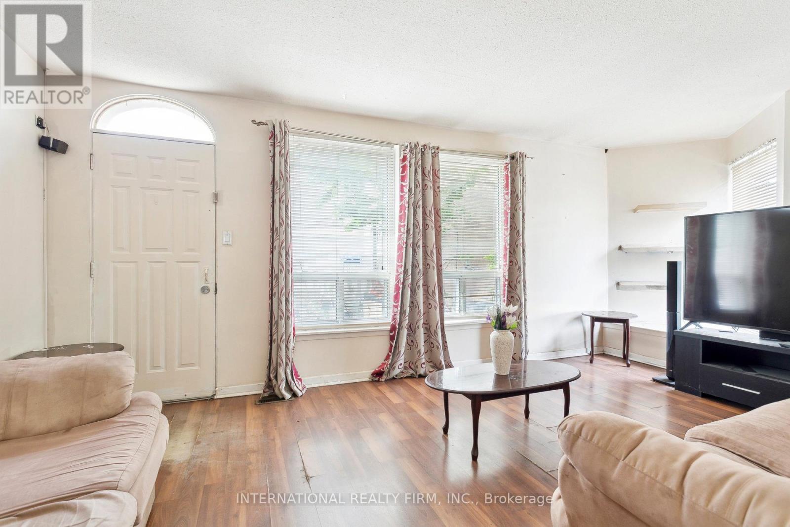 106 - 250 John Garland Boulevard, Toronto (West Humber-Clairville), Ontario  M9V 1N8 - Photo 9 - W12398967