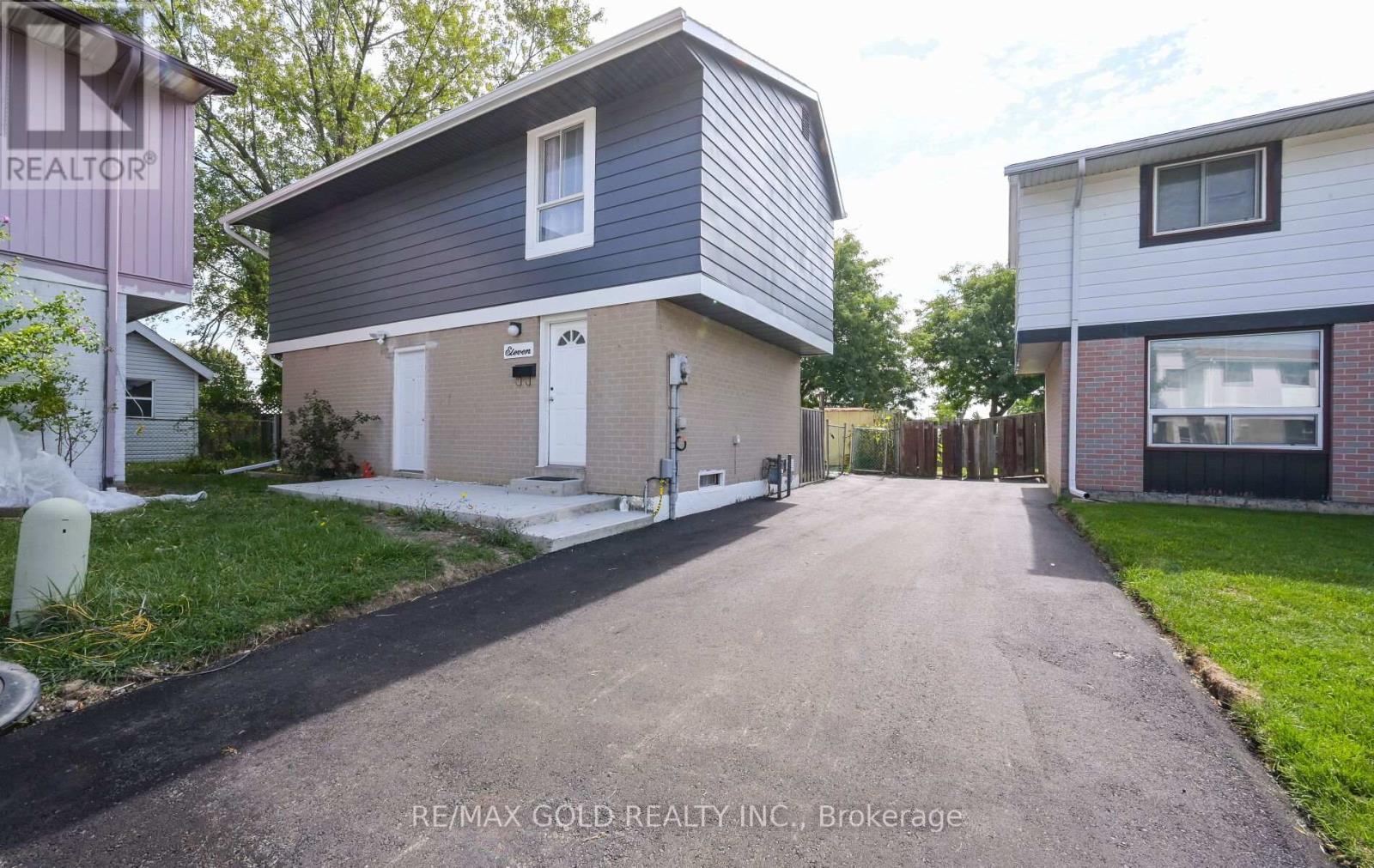 11 Huronia Court, Brampton, Ontario  L6S 2C7 - Photo 1 - W12398983