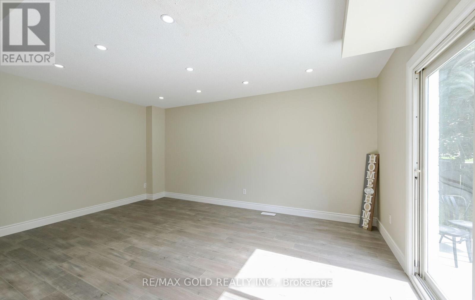 11 Huronia Court, Brampton, Ontario  L6S 2C7 - Photo 10 - W12398983