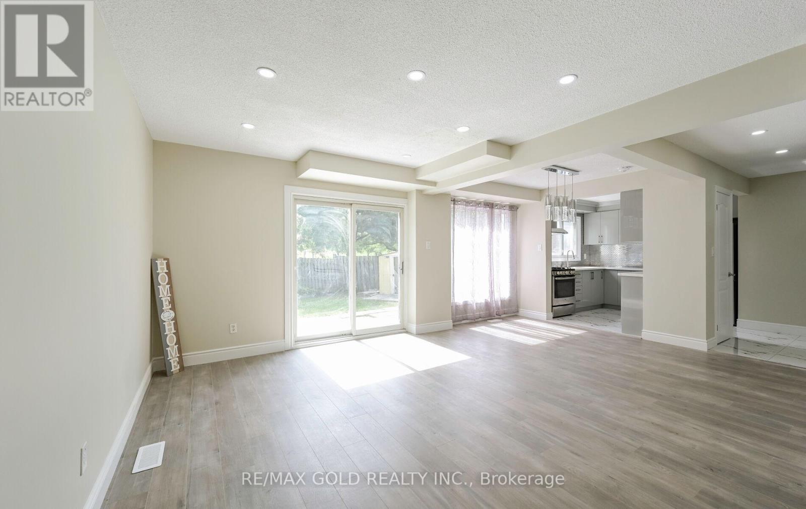 11 Huronia Court, Brampton, Ontario  L6S 2C7 - Photo 11 - W12398983
