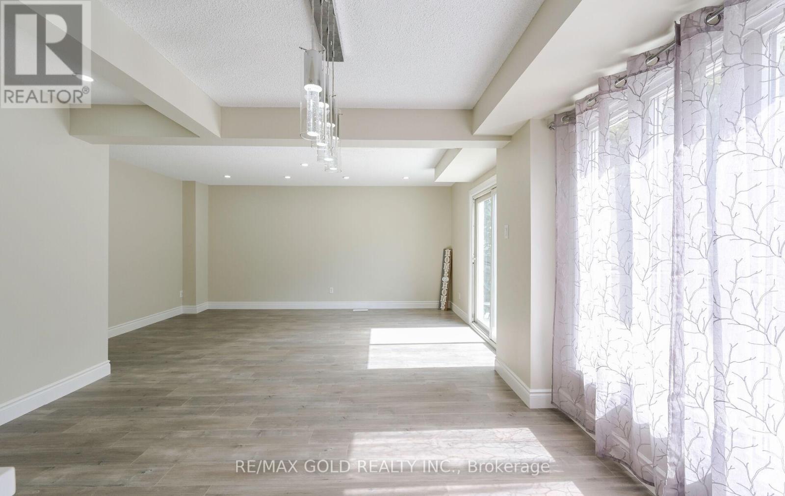 11 Huronia Court, Brampton, Ontario  L6S 2C7 - Photo 8 - W12398983