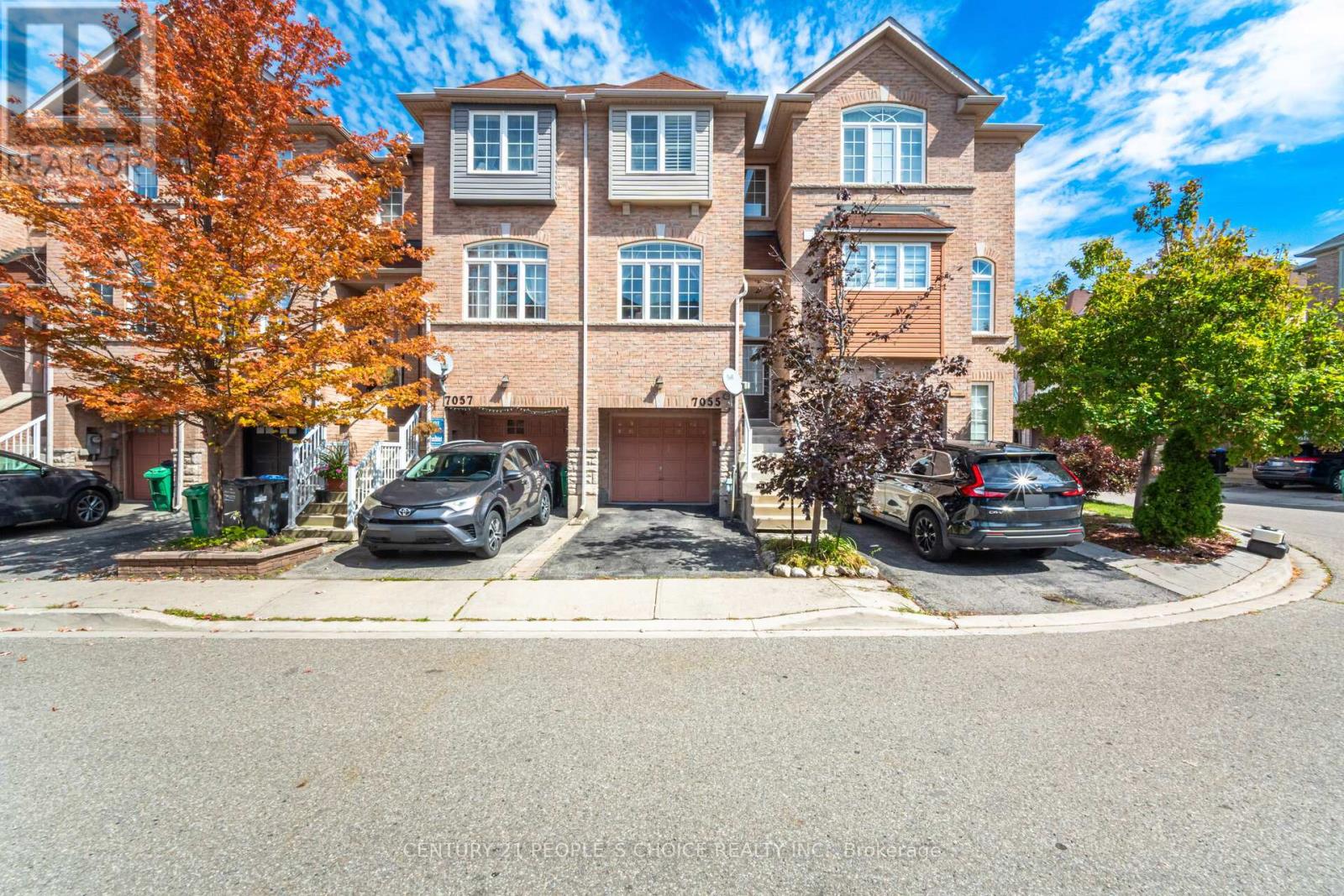 7055 Fairmeadow Crescent, Mississauga, Ontario  L5N 8R6 - Photo 2 - W12398984