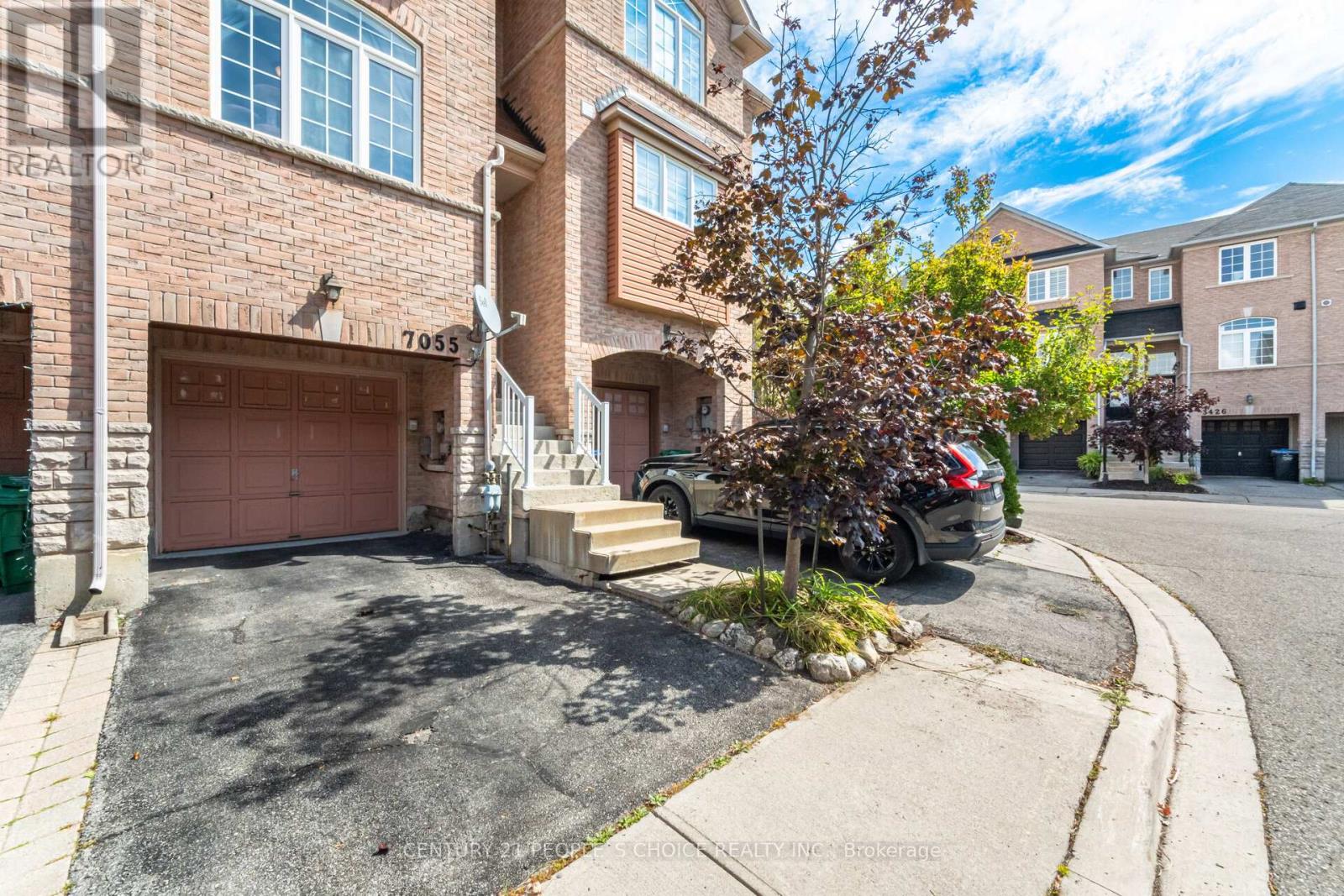 7055 Fairmeadow Crescent, Mississauga, Ontario  L5N 8R6 - Photo 4 - W12398984