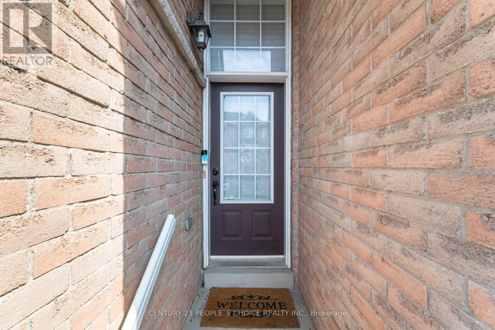 7055 Fairmeadow Crescent, Mississauga, Ontario  L5N 8R6 - Photo 5 - W12398984