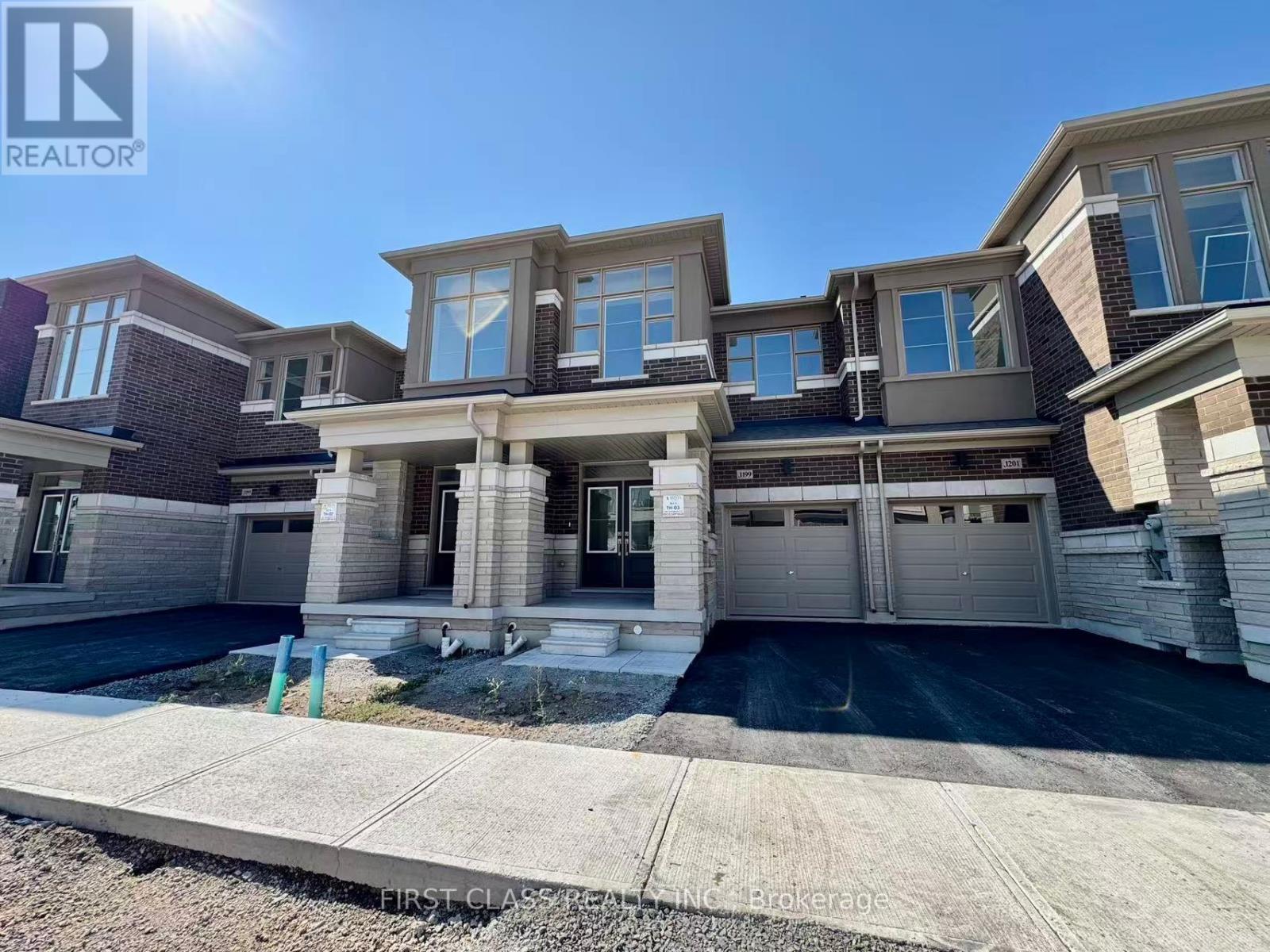 1199 Dartmouth Crescent, Oakville, Ontario  L6H 8C3 - Photo 2 - W12398990