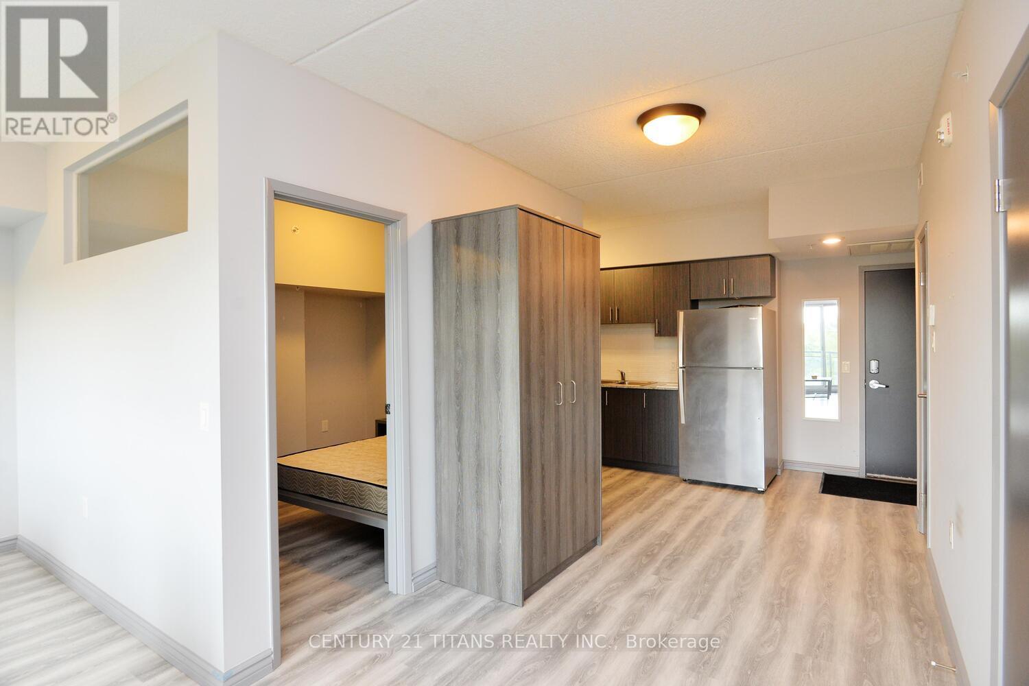 G405 - 275 Larch Street, Waterloo, Ontario  N2L 3R2 - Photo 4 - X12398976