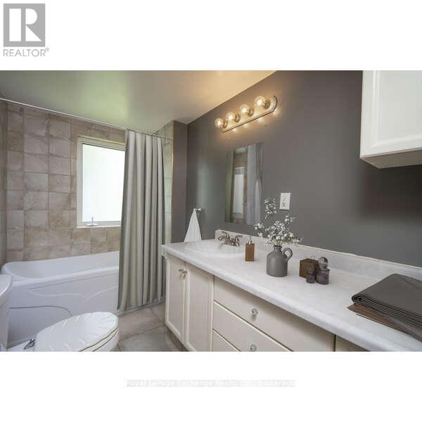 429 Havelock Street, Huron-Kinloss (Lucknow), Ontario  N0G 2H0 - Photo 15 - X12399001