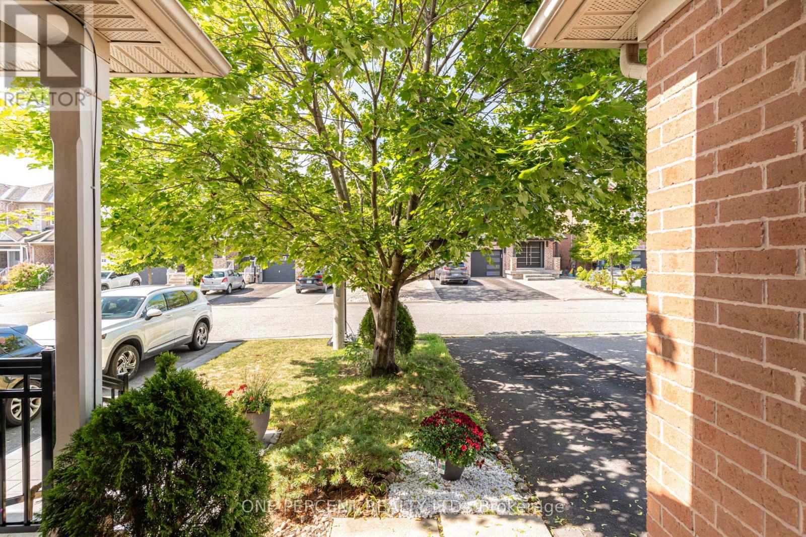 64 Lander Crescent, Vaughan, Ontario  L4J 8V2 - Photo 7 - N12398999