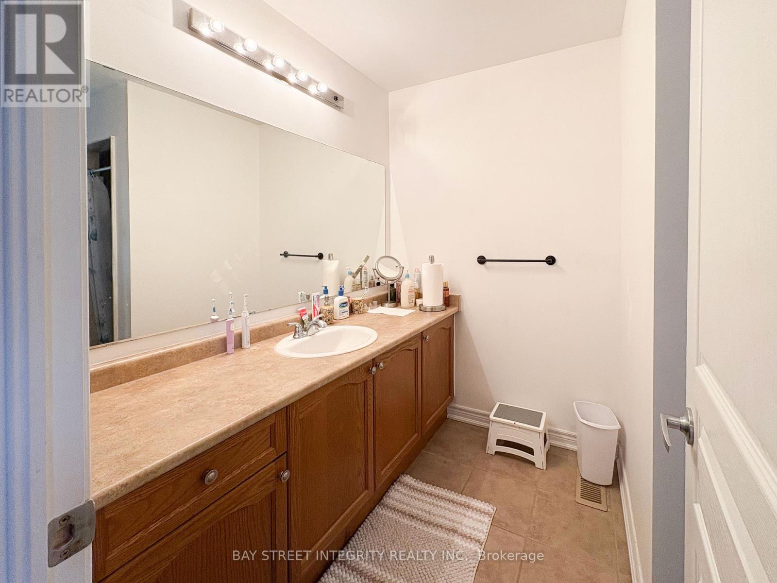 67 Sequin Drive, Richmond Hill, Ontario  L4E 0M4 - Photo 13 - N12399004