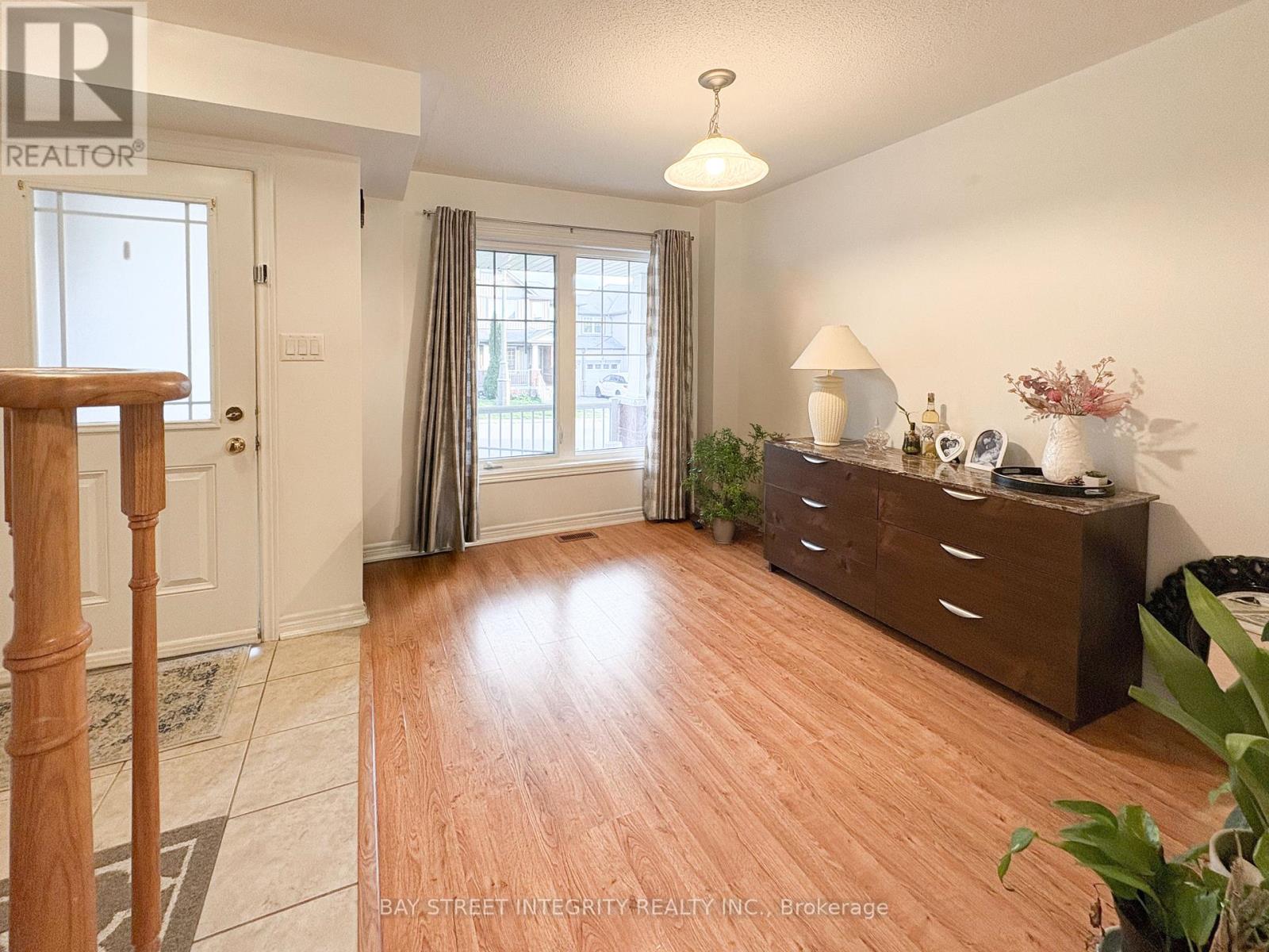 67 Sequin Drive, Richmond Hill, Ontario  L4E 0M4 - Photo 5 - N12399004