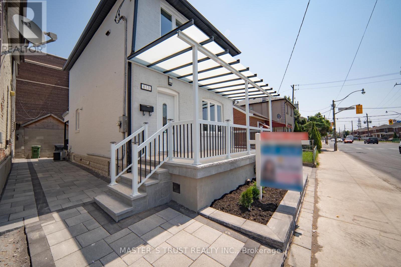 613 Old Weston Road S, Toronto, Ontario  M6N 3B4 - Photo 3 - W12399006