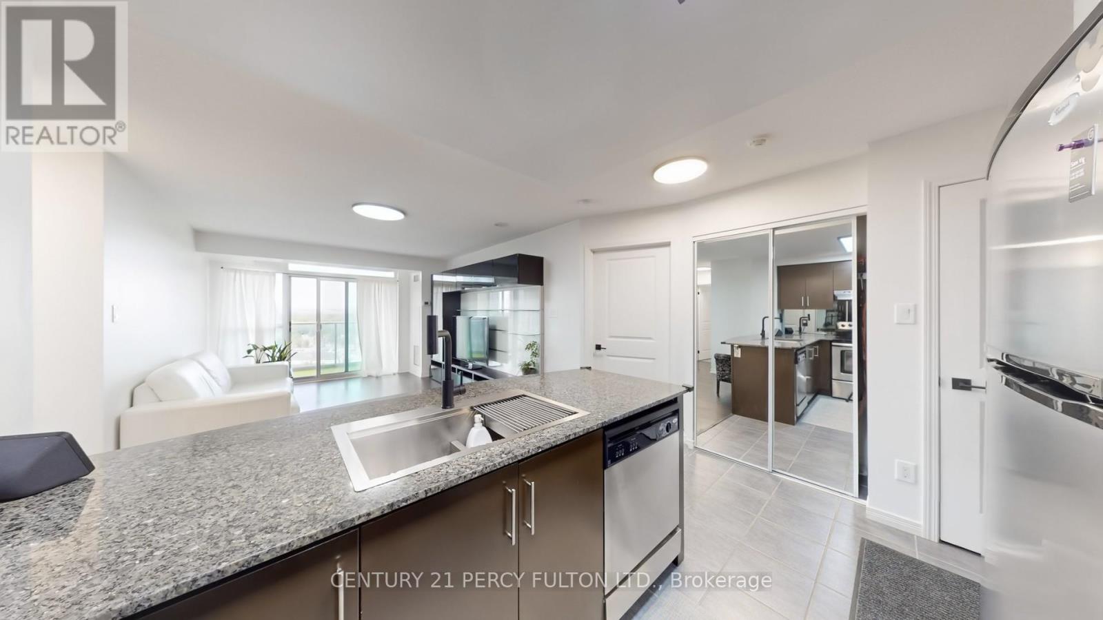 1612 - 9 George Street N, Brampton, Ontario  L6X 0T6 - Photo 16 - W12399014