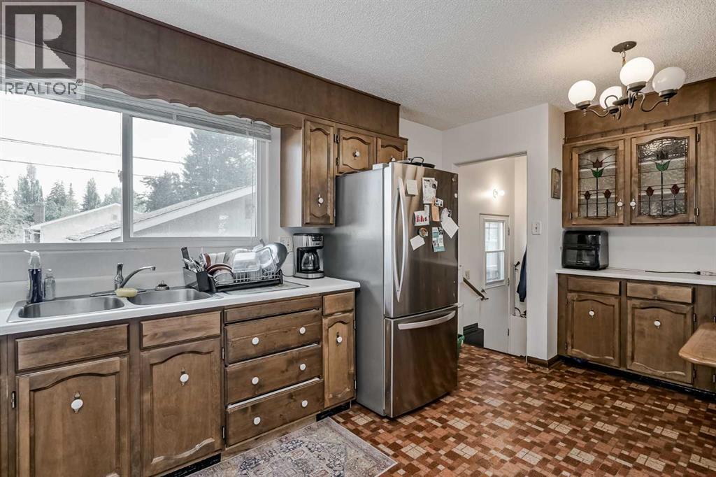 4928 45 Street Sw, Calgary, Alberta  T3E 3W4 - Photo 11 - A2254492