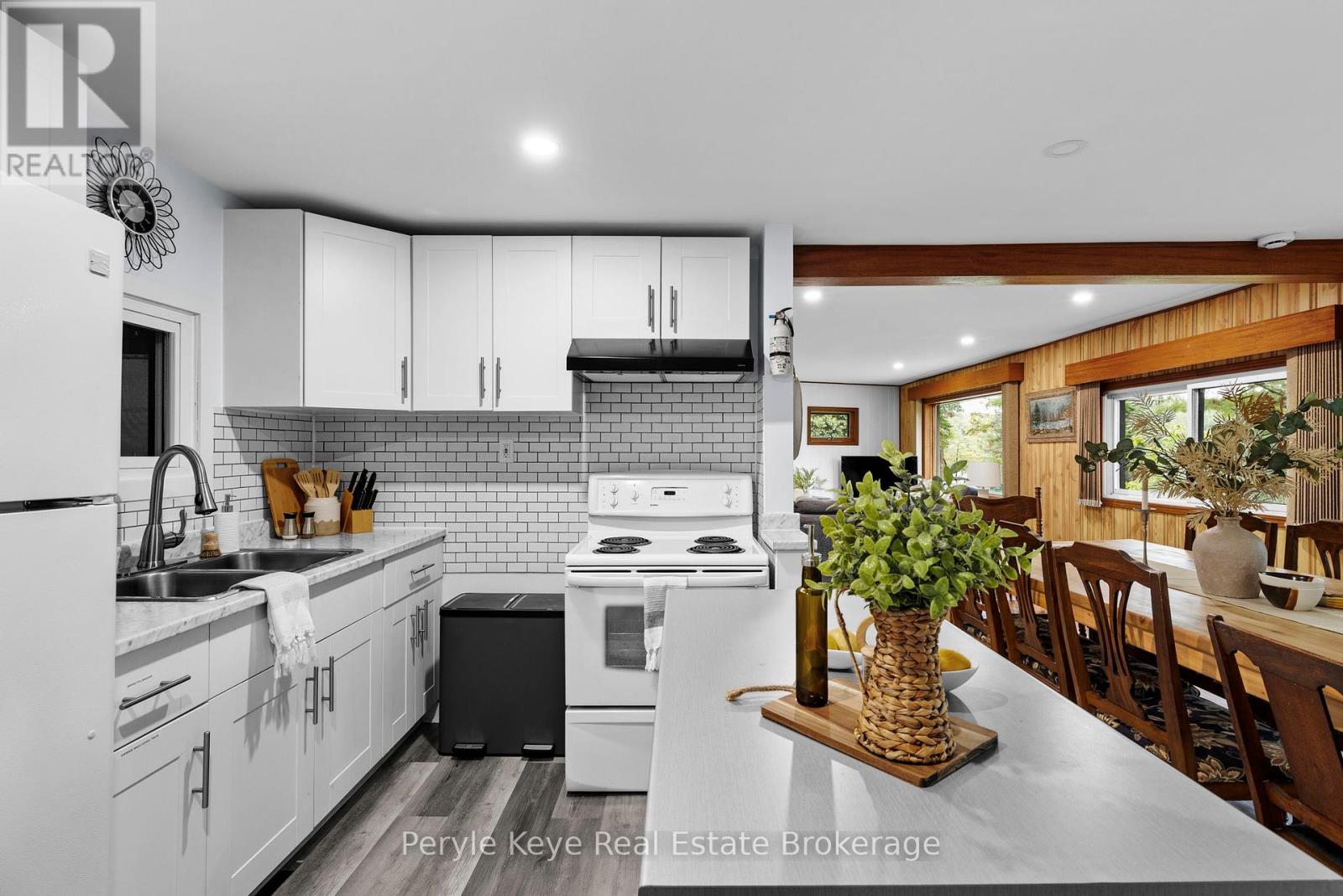 1025 & 1027 Big Island Road, Bracebridge, Ontario  P1L 1X1 - Photo 13 - X12399057