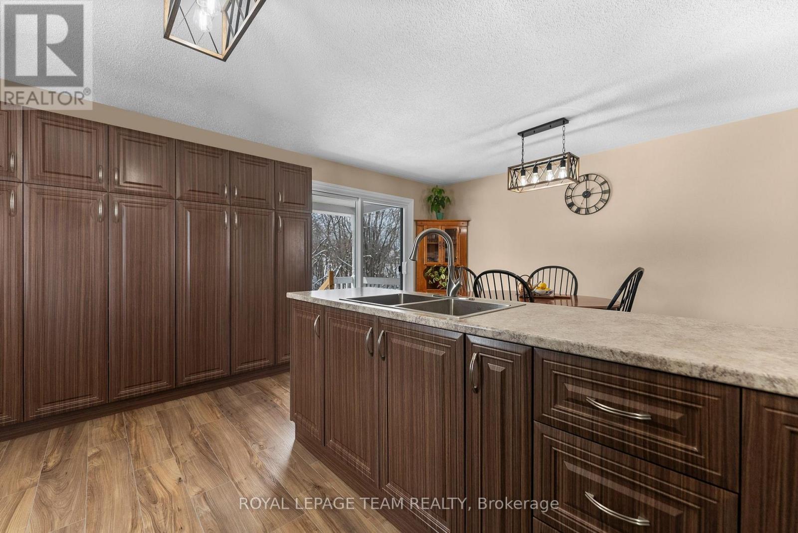 28 Bank Street N, Renfrew, Ontario  K7V 2C9 - Photo 5 - X12399070