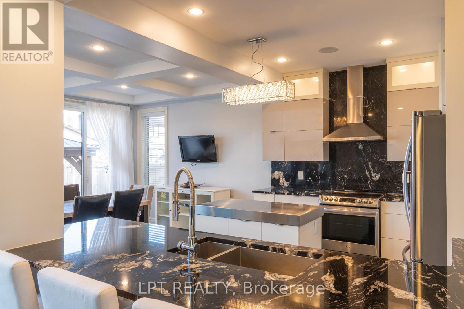 410 Andalusian Crescent, Ottawa, Ontario  K2V 0E3 - Photo 13 - X12396077