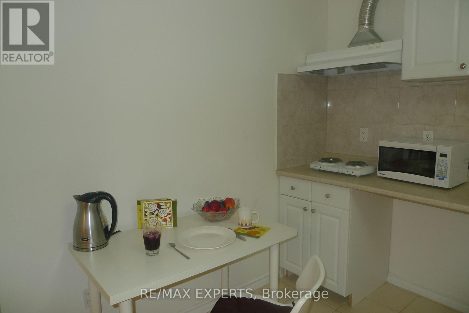 16 Gamla Road, Vaughan, Ontario  L6A 0W3 - Photo 4 - N12240033