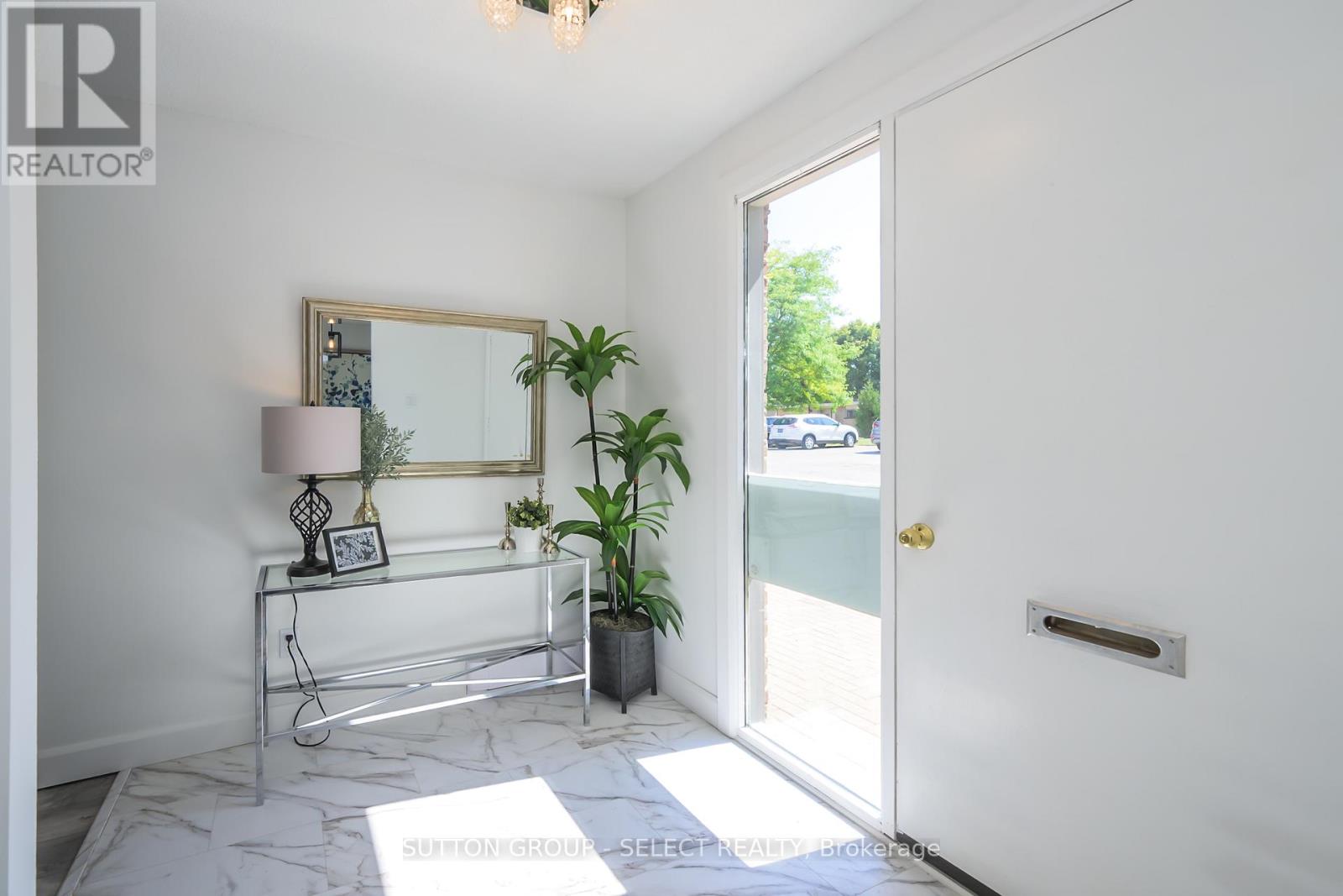 522 Cranbrook Road, London South, Ontario  N6K 2X3 - Photo 4 - X12399094