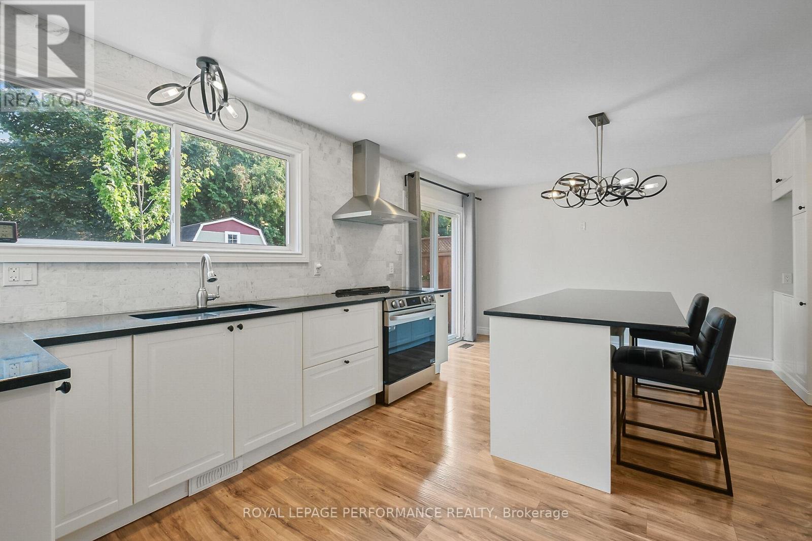 775 De Salaberry Street, Ottawa, Ontario  K1J 6Y5 - Photo 11 - X12399069