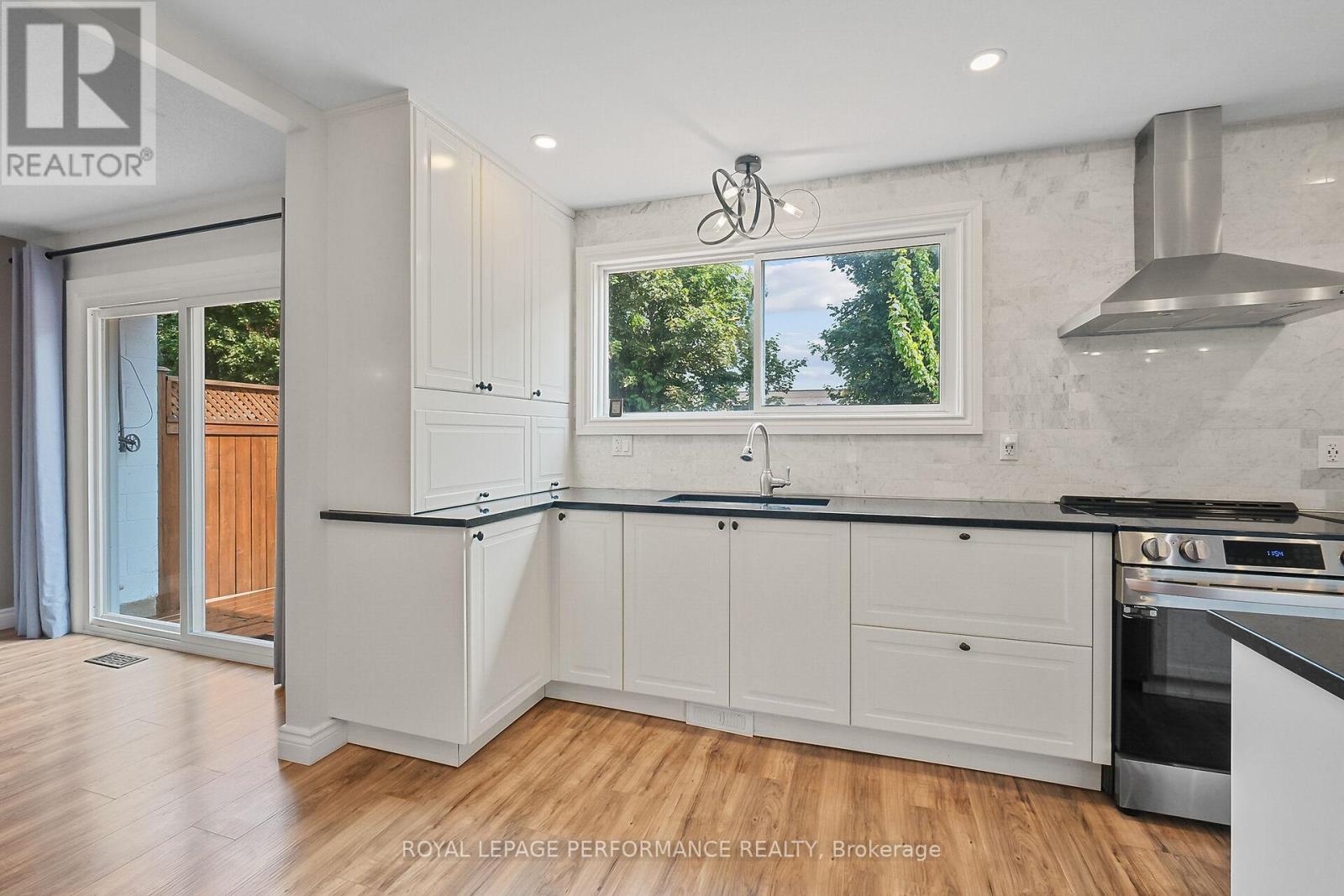 775 De Salaberry Street, Ottawa, Ontario  K1J 6Y5 - Photo 12 - X12399069