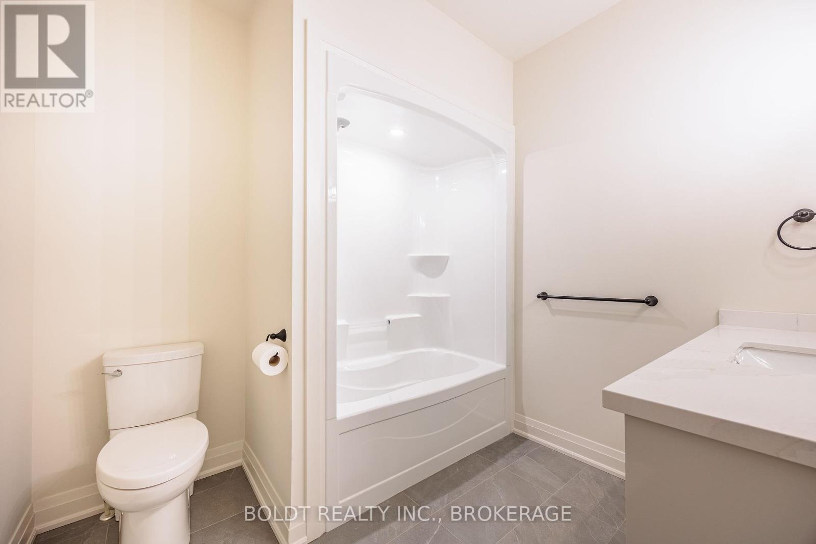 1051 Pelham Street, Pelham, Ontario  L3C 3E4 - Photo 13 - X12399083