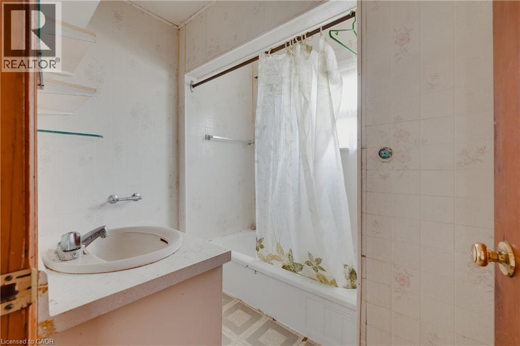 Property at 563 WELLINGTON Street N image 5