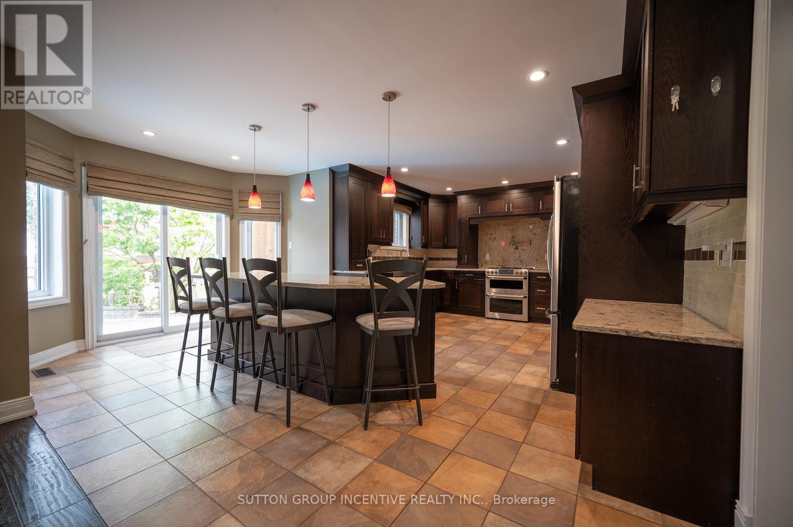 10 Gordon Court, Barrie, Ontario  L4N 7A4 - Photo 11 - S12399065