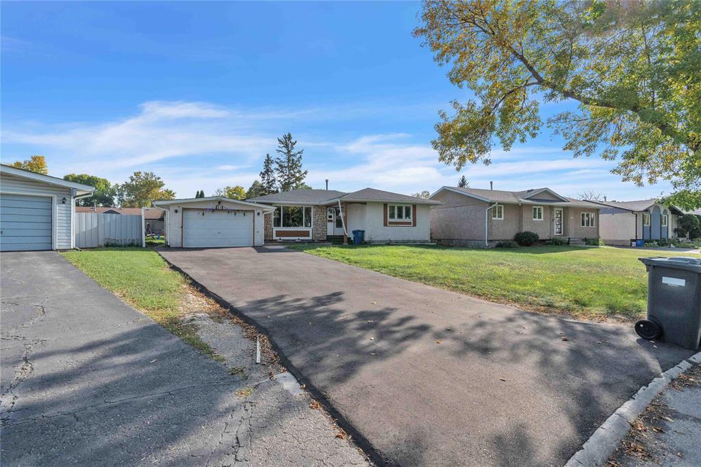 51 Hiddleston Crescent, Winnipeg, Manitoba  R2P 0T3 - Photo 1 - 202522894