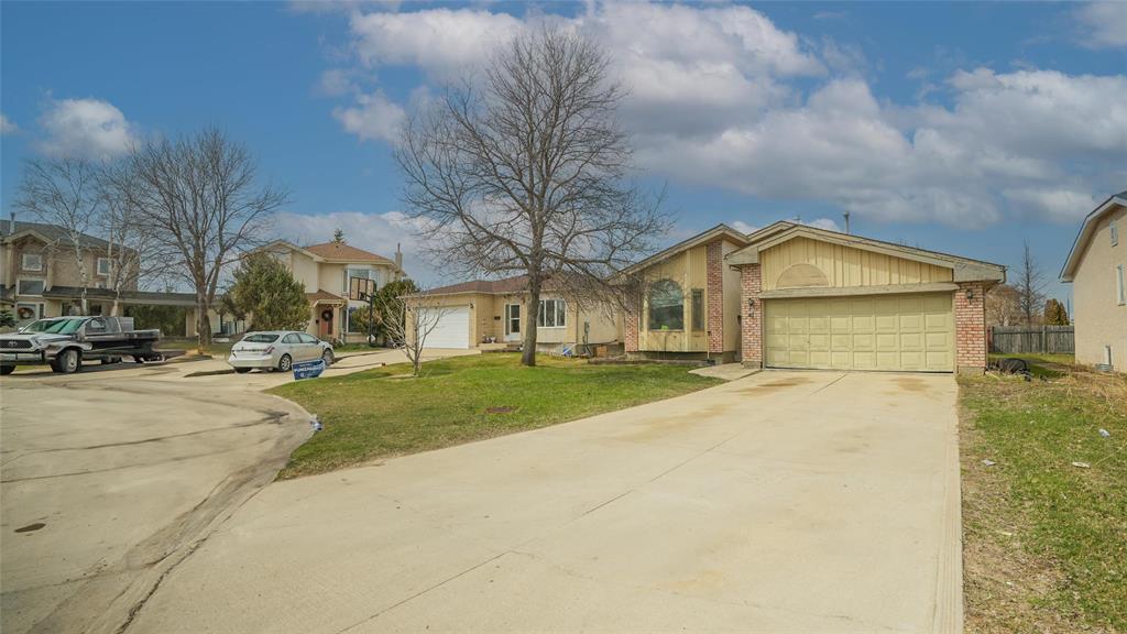 40 Prelest Place, Winnipeg, Manitoba  R2P 2R3 - Photo 3 - 202522926