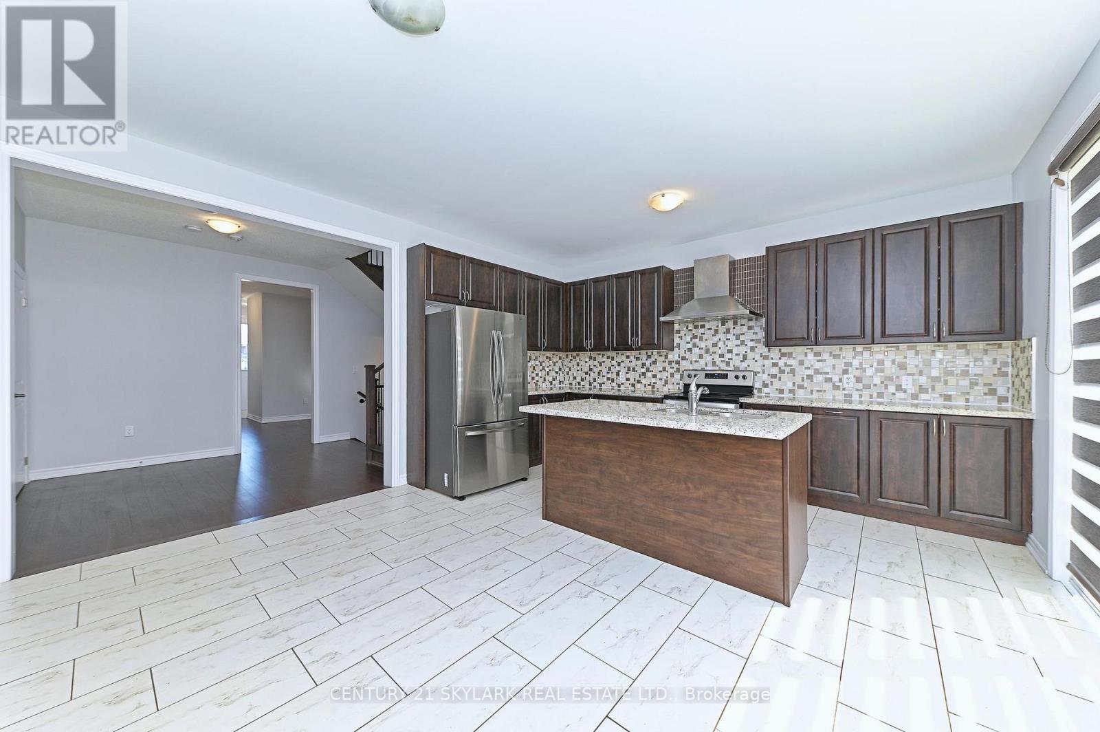 154 Petch Avenue, Caledon, Ontario  L7C 1Z9 - Photo 10 - W12399068