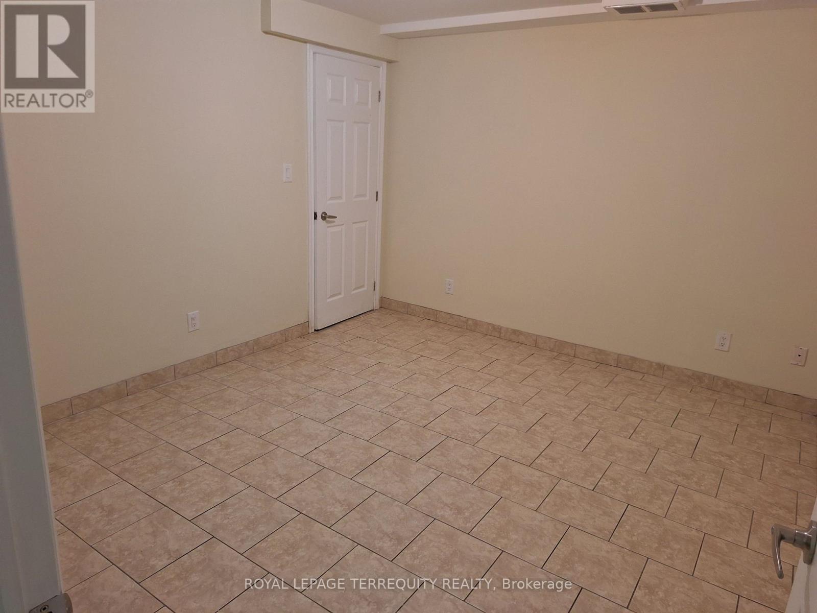 706 Wilson Avenue, Toronto (Downsview-Roding-Cfb), Ontario  M3K 1E1 - Photo 6 - W12399073