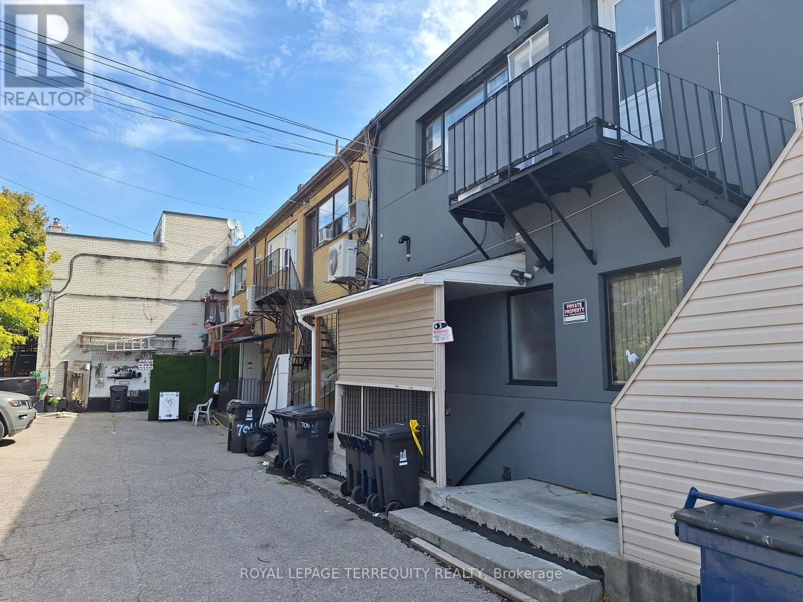 706 Wilson Avenue, Toronto (Downsview-Roding-Cfb), Ontario  M3K 1E1 - Photo 9 - W12399073