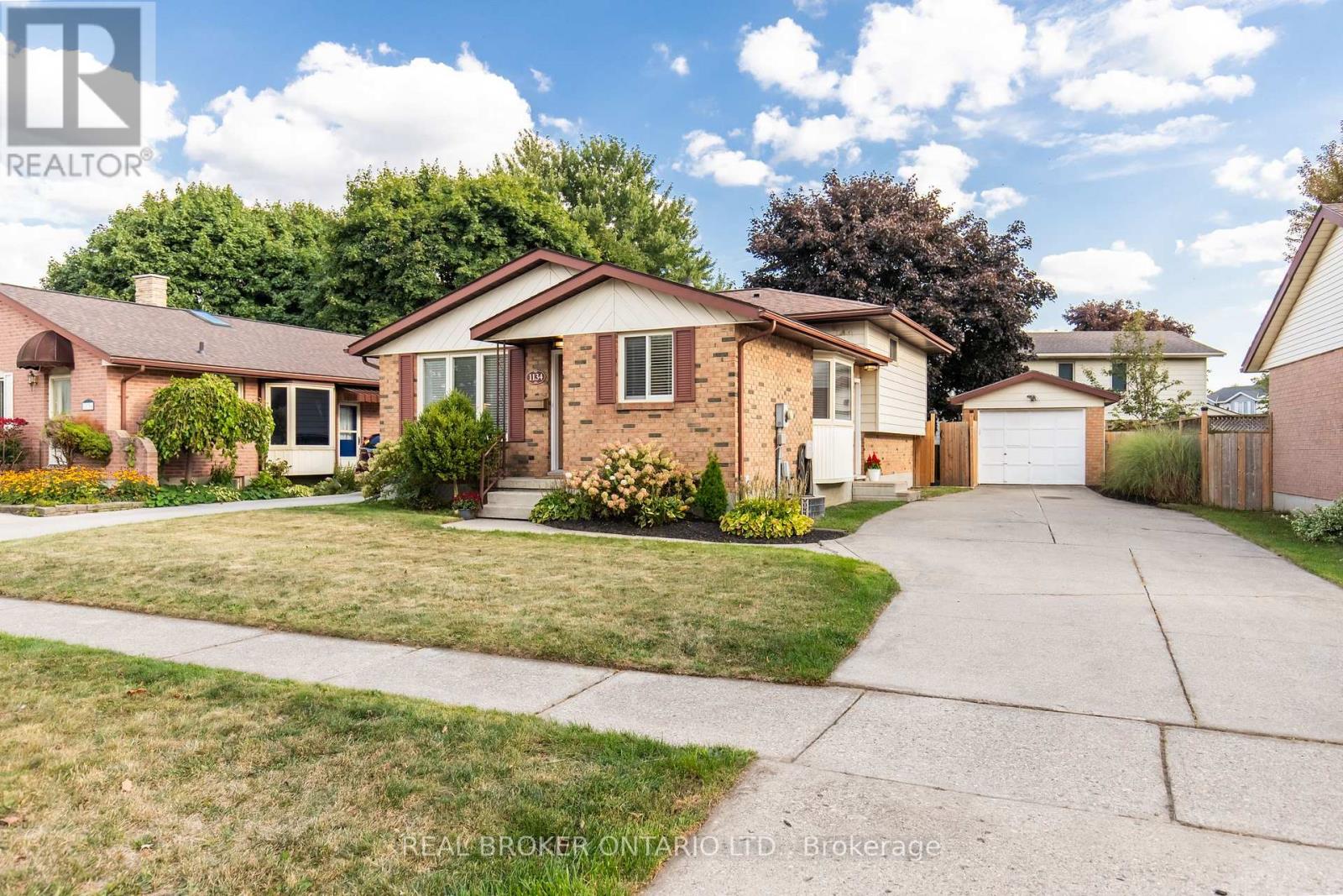 1134 Mohawk Street, Woodstock (Woodstock - North), Ontario  N4T 1A8 - Photo 2 - X12399049