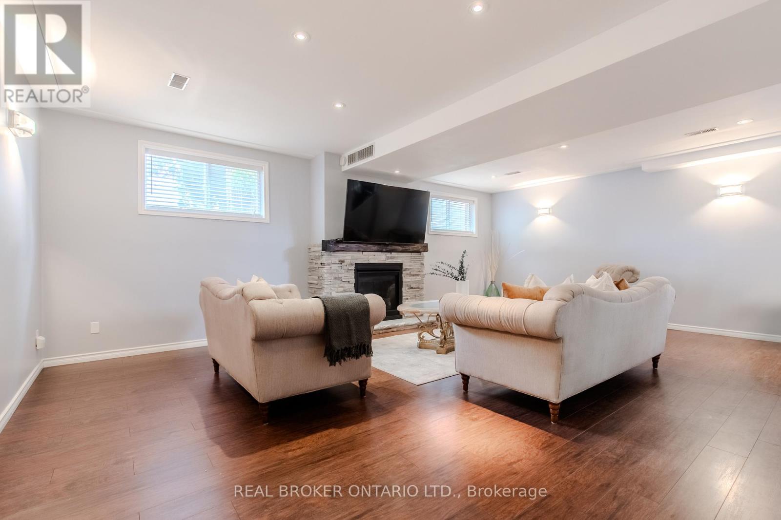 1134 Mohawk Street, Woodstock (Woodstock - North), Ontario  N4T 1A8 - Photo 25 - X12399049