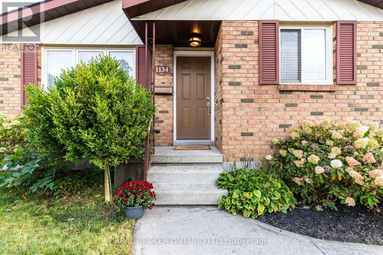 1134 Mohawk Street, Woodstock (Woodstock - North), Ontario  N4T 1A8 - Photo 3 - X12399049